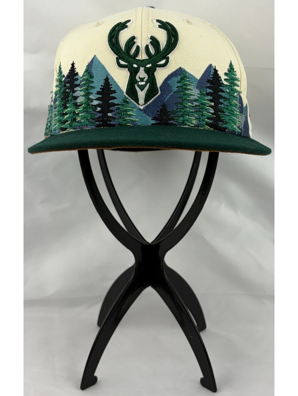 New Era 59FIFTY Milwaukee Bucks "Outdoor" Size 7-5/8 Fitted Hat